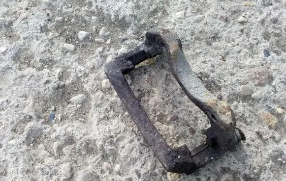 Nissan Primera Front Brake Caliper Pad/Carrier 