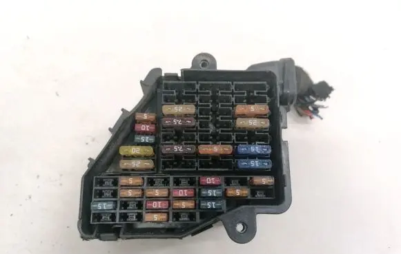 Volkswagen PASSAT B5 Fuse box set 8D1941824