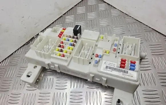 Ford Kuga I Fuse module 7M5T14A073JG