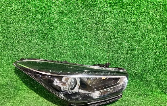 Hyundai i40 Headlight/headlamp 921023Z620