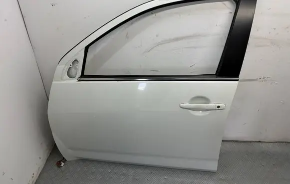 Peugeot 4007 Front door
