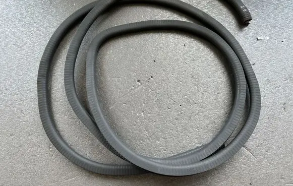 Nissan Patrol Y60 Rubber seal front door (on door) 7692106J01