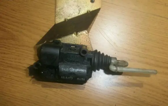Saab 9-3 Ver2 Central locking motor 12837101