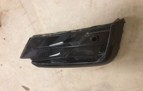 Volkswagen Tiguan Front bumper lower grill 5NN853665F