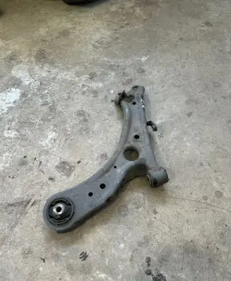 Honda HR-V Front lower control arm/wishbone 620532047