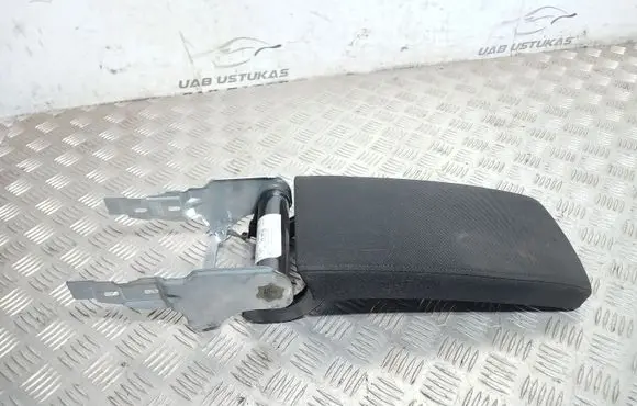 Volkswagen PASSAT B7 Armrest 3C0804207