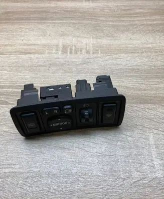 Toyota Avensis T250 Wing mirror switch 183575 77669