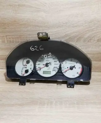 Mazda 626 Speedometer (instrument cluster) 20228155141