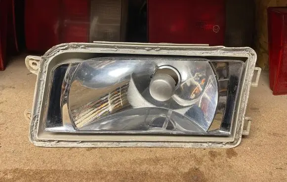 Mitsubishi Space Wagon Headlight/headlamp 11037624 11037623