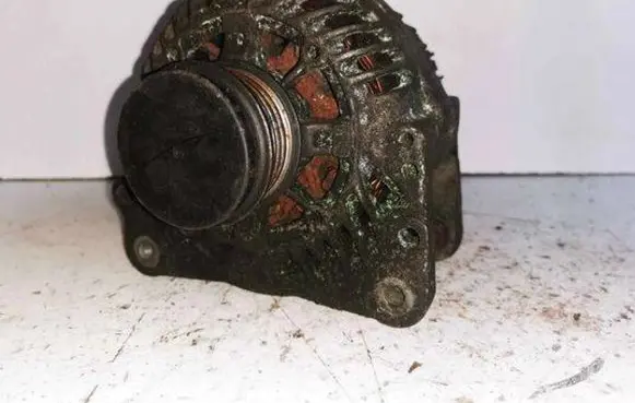 Volkswagen PASSAT B5 Generator/alternator