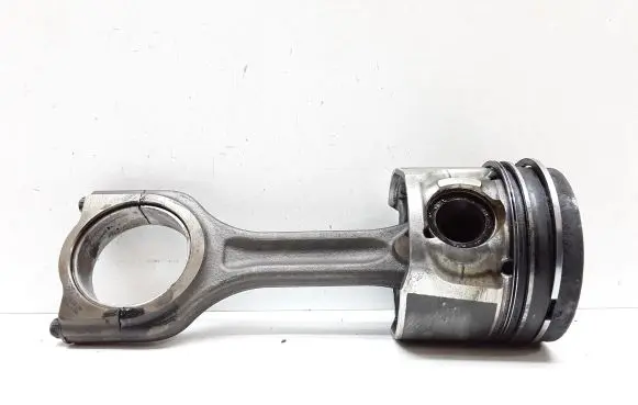 Volvo V60 Piston with connecting rod