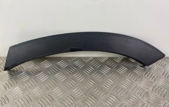 Rear fender molding trim
