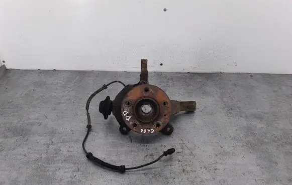 Renault Trafic II (X83) Front wheel hub spindle knuckle