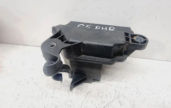 Vacuum air tank