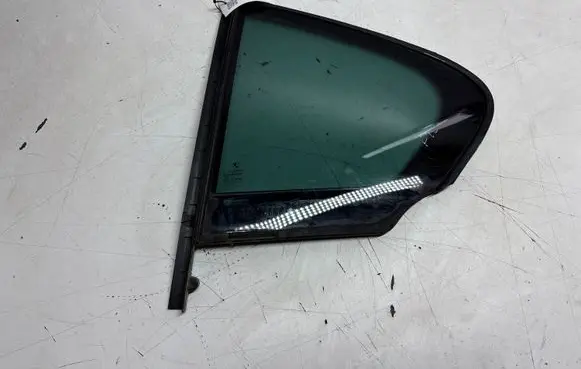 BMW 5 F10 F11 Rear vent window glass 604219 7182025