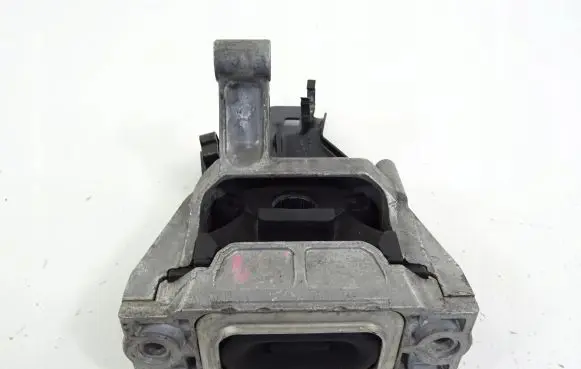 Volkswagen Tiguan Engine mount bracket 5N0131552E