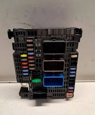 Citroen C4 Grand Picasso Fuse module 9810296180