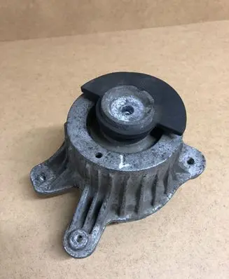 Mercedes-Benz C W205 Engine mount bracket A2052400200