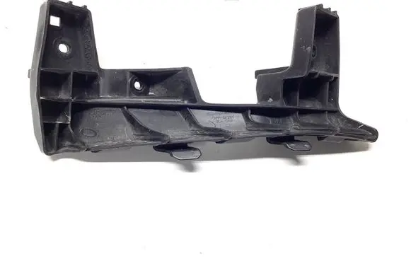 Front bumper mounting bracket
