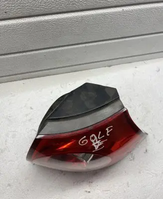 Tailgate rear/tail lights