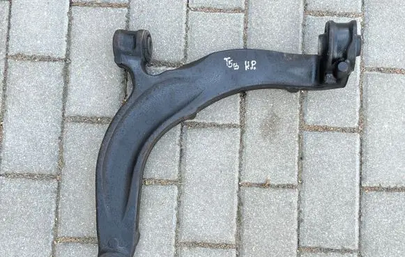 Volkswagen Transporter - Caravelle T5 Front lower control arm/wishbone 7H0407165D