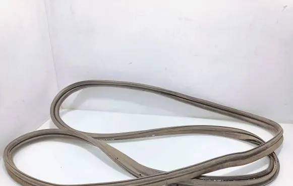 Ford Focus Loading door rubber seal (on body) 