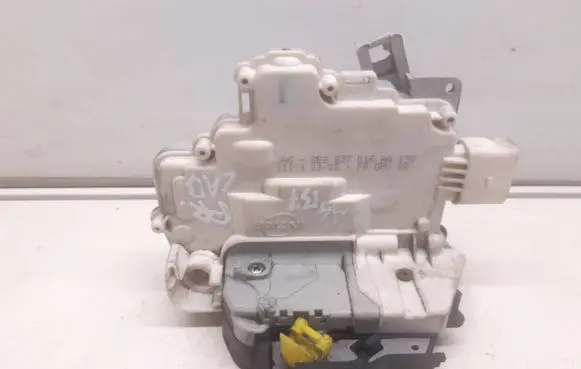 Audi A4 S4 B7 8E 8H Front door lock 8E2837016AA