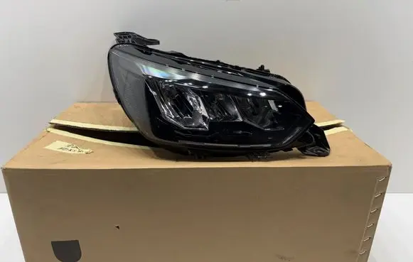 Peugeot 208 II Headlight/headlamp 9855524880