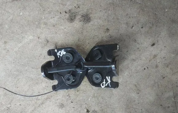 Ford Kuga I Rear door lock loop/hook striker 3M51R21982BF
