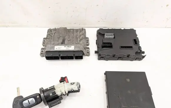 Renault Master III Engine ECU kit and lock set 237106117R 8200405701F 284B63007R