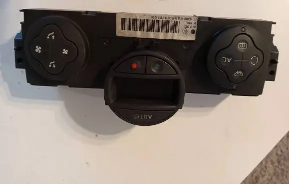Renault Megane II Climate control unit 820070752