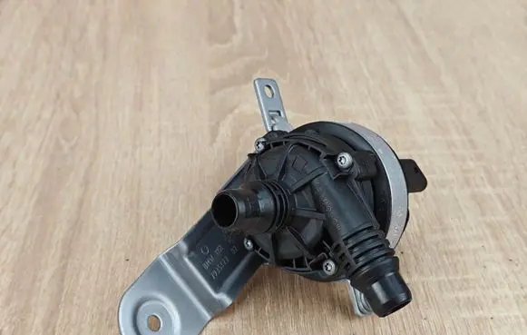 BMW 4 G22 G23 G24 G26 Electric auxiliary coolant/water pump 430IXA