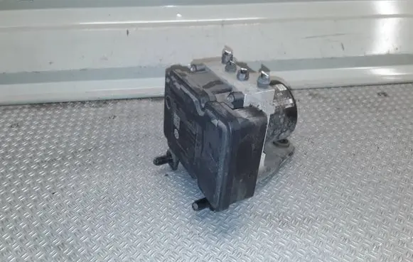 Volkswagen Golf VI ABS Pump 1K0614517BD 1k0907379ad