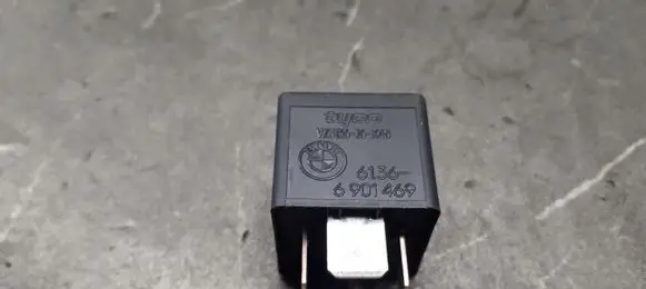BMW 5 E39 Fuel pump relay 6901469