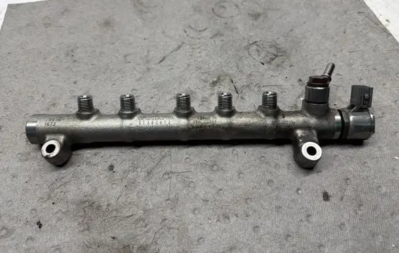 Volvo V60 Fuel main line pipe 31303612