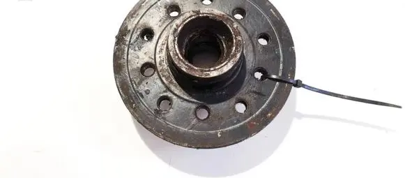 Mercedes-Benz W123 Front wheel hub