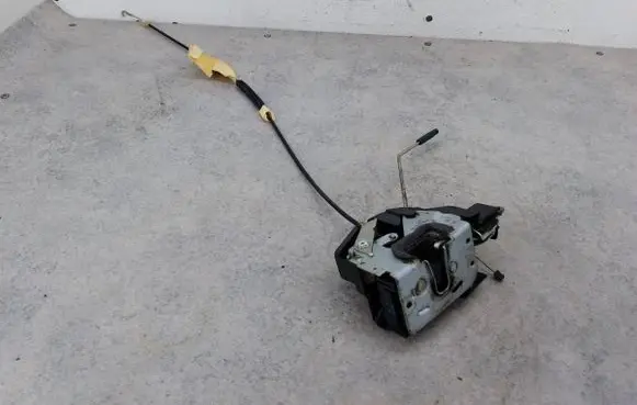 Volkswagen Fox Front door lock 5Z3837014B