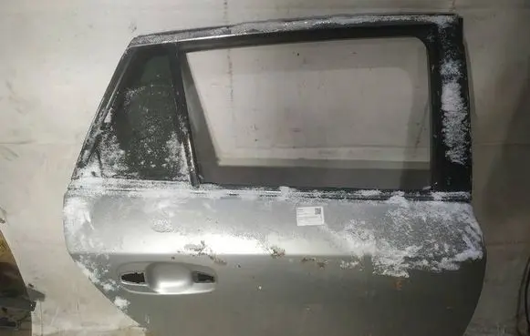 Toyota Avensis T270 Rear door pilkos