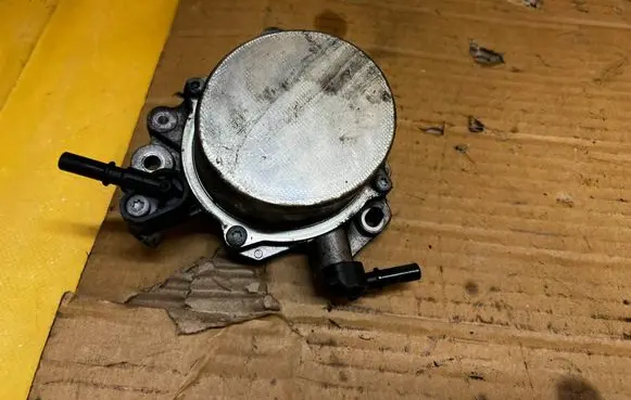 Ford Mondeo MK V Vacuum pump 9674192280