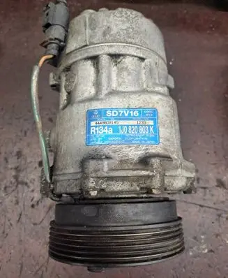 Volkswagen Golf IV Air conditioning (A/C) compressor (pump) 1J0820803K