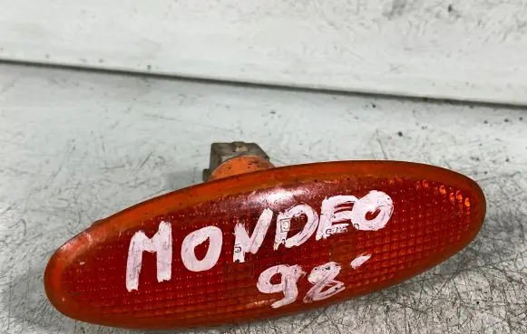 Ford Mondeo MK II Front fender indicator light