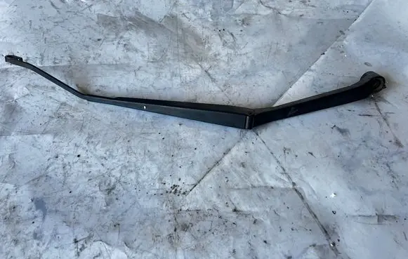 Toyota RAV 4 (XA20) Front wiper blade arm