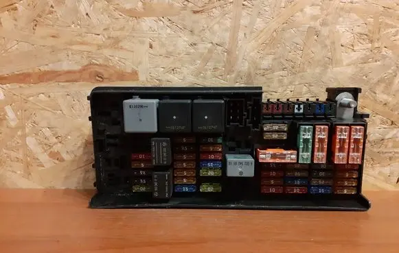 Mercedes-Benz R W251 Fuse box set A1645402372