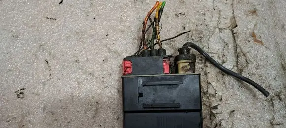Citroen Berlingo Glow plug pre-heat relay 018010951
