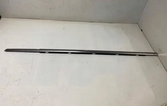 Front door glass trim molding