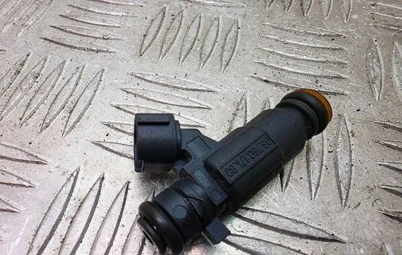 Peugeot 208 I Fuel injector 0280157127 9676017480