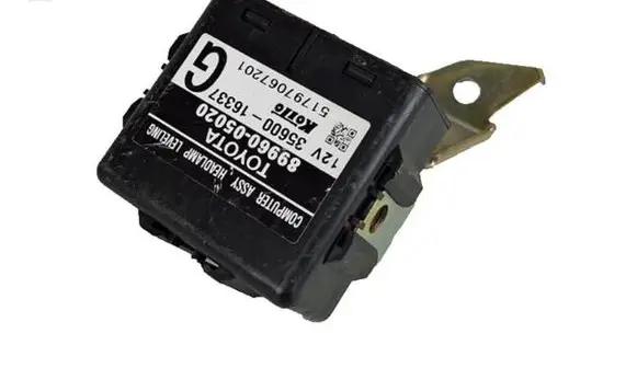 Toyota Avensis T250 Light module LCM 8996005020