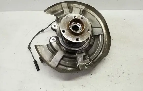 BMW 5 F10 F11 Rear wheel hub 6793770 677825