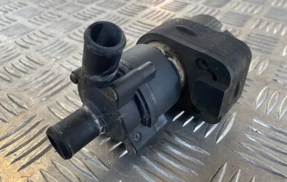 Mercedes-Benz ML W163 Coolant heater control valve 0392020041 A0012356064