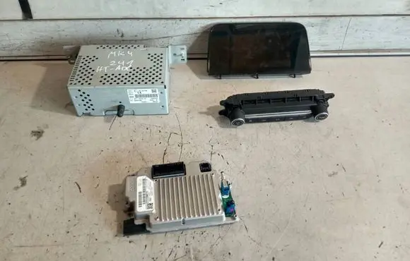 Ford Focus Radio/CD/DVD/GPS head unit JX7118C815HT JX7T18B955GE 3U5T14G371ADC